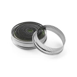A 35 mm-es, 14 darabos Hendi 674413 kerek kiszúrókészlet rozsdamentes acélból készült, és pontos kiszúrást tesz lehetővé tészta, fondant és köretek formázásához vendéglátóhelyeken.