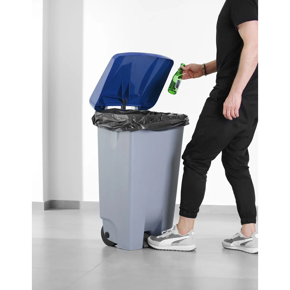 Veko pre odpadkový kôš - 505x415 mm - modré | Hendi 873502 z odolného polyetylénu je praktický doplnok k odpadkovému košu Hendi 873458.