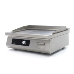 Grilovacia platňa Maxima 700 s výkonom 5000 W a kombinovanou hladkou/vrúbkovanou plochou️ pre prípravu rýb, mäsa, zeleniny a ďalších grilovaných pokrmov.