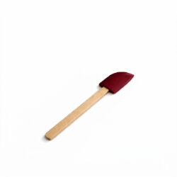 A 25,5 cm-es, fa nyelű szilikon spatula ideális tészta, krémek és bevonatok eloszlatásához. Puha szélei jól alkalmazkodnak az edény felületéhez.