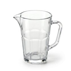 Sklenený džbán na nápoje – 1 L z odolného skla s tvarovaným výlevom. Ideálny na servírovanie studených nápojov v gastro prevádzkach aj domácnostiach.
