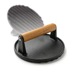 Masívny liatinový lis na hamburgery 14 cm s drevenou rukoväťou je ideálny na prípravu burgerov, mäsa, slaniny a ďalších grilovaných pokrmov.