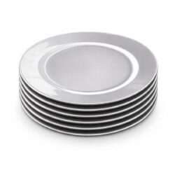 Sada 6 strieborných podložiek pod tanier s priemerom 33 cm elegantne doplní každé stolovanie a zároveň pomáha chrániť stôl pred znečistením.