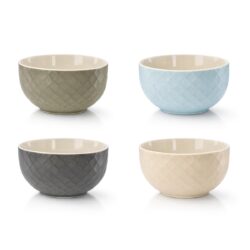 Porcelánová miska Karo 550 ml v sade 4 ks zaujme jemným reliéfnym vzorom a pastelovými farbami. Ideálna na cereálie, kaše, polievky aj šaláty.