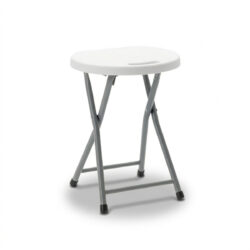 Az összecsukható catering sámli 32 × 44 cm praktikus választás cateringhez, kempingezéshez és különféle rendezvényekhez. Könnyű, kompakt és stabil kialakítás.