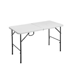 120 × 60 cm-es összecsukható cateringasztal HDPE asztallappal és acélvázzal. Stabil, összecsukható és beltéri, valamint kültéri használatra is alkalmas.