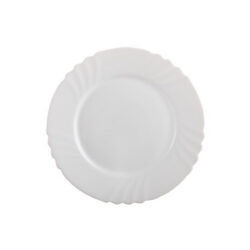 Fehér kerek lapos tányér opálüvegből, hullámos széllel, 25,5 cm átmérővel.