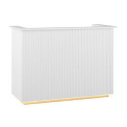 Fehér bordázott recepciós pult MDF-ből és rozsdamentes acélból, LED világítással.