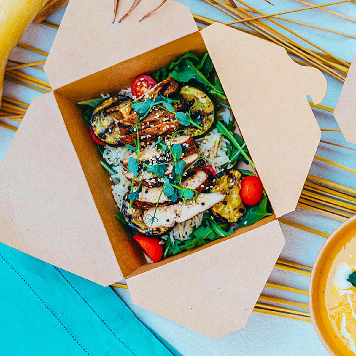 Ez a food box ideális megoldás éttermek, büfék és házhozszállító szolgáltatások számára, amelyek környezetbarát alternatívát keresnek a hagyományos műanyag csomagolással szemben.️