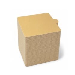 Aranyszínű, négyzet alakú karton süteményalátétek, 7,2 × 7,2 cm, 100 darabos kiszerelés.