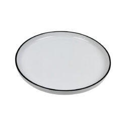 Fehér lapos porcelán tányér fekete peremmel, Ø 20 cm, desszertekhez és előételekhez.