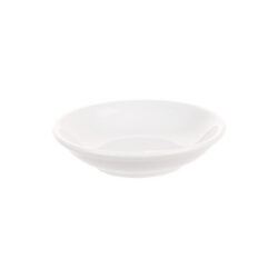 Fehér porcelán tálka sima felülettel, alacsony kerek formával és enyhén kiszélesedő peremmel.
